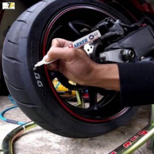 Bút sơn Artline EK-400XF không phai, ngòi 2.3mm