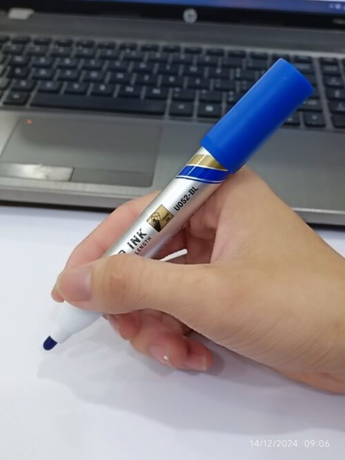 Bút lông bảng Deli EU052 - Ngòi 2 mm - mực nhiều gấp 3 lần