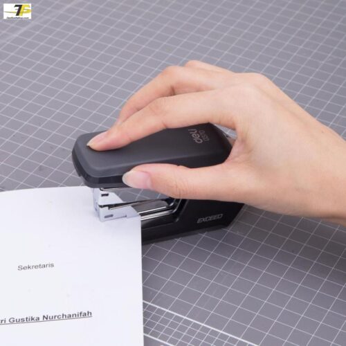 Dập ghim / Bấm kim trợ lực Deli 370 (E0370) – 25 trang – giảm 30% lực tác động – Ghim 24/6 & 26/6