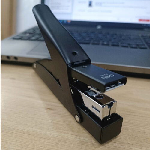 Dập ghim / Bấm kim cầm tay số 12 – 20 tờ Deli 346 (E0346)