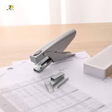 Dập ghim / Bấm kim cầm tay số 12 – 20 tờ Deli 346 (E0346)