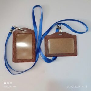 Bộ bảng tên da đứng 1 mặt, dây lụa móc xoay (50 bộ)