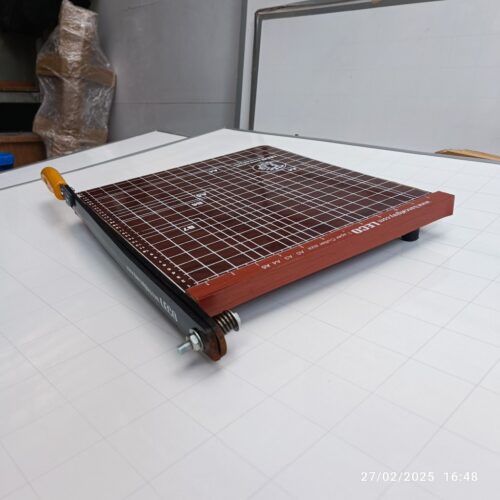 Bàn cắt giấy bằng gỗ kt A4