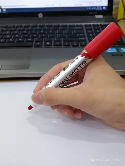 Bút lông bảng Deli EU052 - Ngòi 2 mm - mực nhiều gấp 3 lần